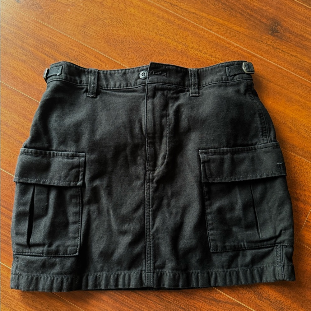 Aritzia Black Cargo Mini Skirt, size 6